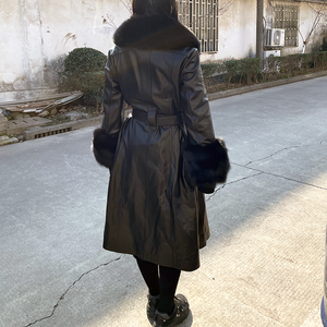 QIUCHEN-abrigo de cuero QC21123 para mujer, gabardina larga de lujo con piel de zorro grande - Product Image 4