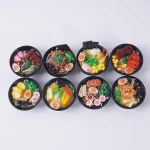 Porte-clés réaliste en forme de bol de ramen, breloque de sac faite à la main en forme de nouilles aux fruits de mer, décoration de jouet alimentaire japonais. - Product Image 5