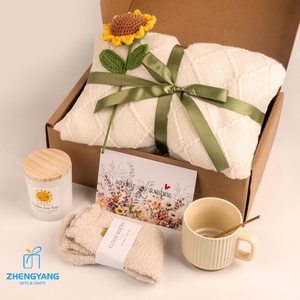 Juego de <span class=keywords><strong>Regalo</strong></span> Personalizado Hecho a Mano con Mantas Temáticas de Girasoles, Velas Aromáticas, Calcetines, Tazas, Recuerdos <span class=keywords><strong>para</strong></span> Mujeres y Amigas - Product Image 3