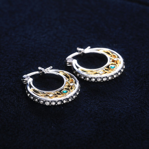 Orecchini Pendenti a Mezzaluna Cava Bicolore, Gioielli Minimalisti Geometrici di Tendenza per Donna - Product Image 3