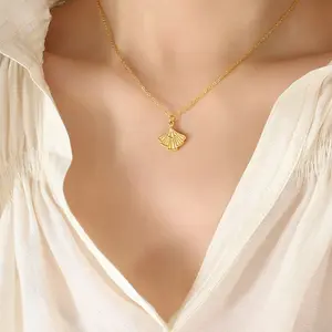 Grosir 18K PVD Berlapis Emas Gaun Stainless Desain Liontin Kalung Rantai Klavikula Kalung Mode Perhiasan untuk Anak Perempuan