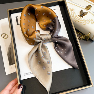 2024 Hàn Quốc Thời Trang Dâu Lụa Vuông Khăn Khăn Choàng Của Phụ Nữ Dài Đồng Bằng Trang Trí Khăn Màu Sắc Phù Hợp Với Chấm Bi Mùa Hè - Product Image 2