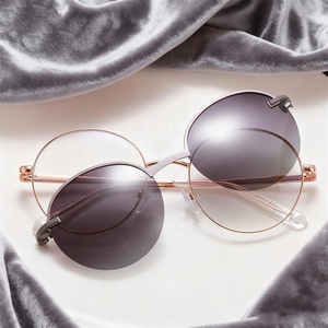 <span class=keywords><strong>Gafas</strong></span> redondas magnéticas de metal para mujer con función de clip 2 en 1, polarizadas, para actividades al aire libre, anti luz azul, para <span class=keywords><strong>presbicia</strong></span> - Product Image 1