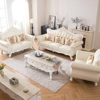 Ensemble de canapés en cuir de style rétro européen pour salon de villa, design classique blanc médiéval