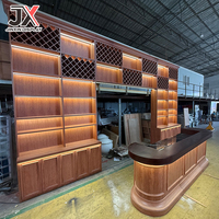 Comptoir de bar rectangulaire classique sur mesure avec éclairage LED, vitrine à vin murale, finition durable de haute qualité avec revêtement en poudre pour hôtel