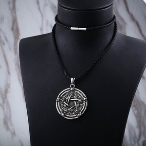 Colgante de regalo para hombre Yunnique, de acero inoxidable 316L, con diseño de rueda solar vikinga y runas Elder Futhark, tallado hueco, estilo gótico vintage. - Product Image 4