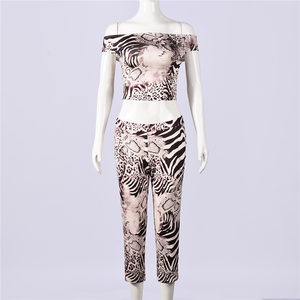 Completo coordinato due pezzi <span class=keywords><strong>sexy</strong></span> con stampa animalier: top a spalle scoperte e leggings, set estivo alla moda da <span class=keywords><strong>donna</strong></span> - Product Image 3