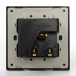 مقبس عالمي ثلاثي الأطراف من الزجاج المقوى / منفذان للشحن USB مع زر تشغيل/إيقاف - Product Image 6