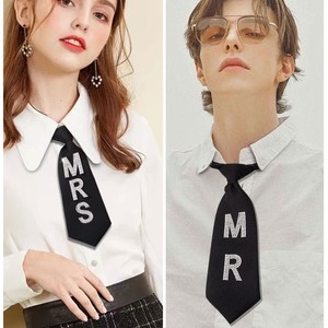 Cravate unisexe avec lettres en strass MRS MR, cravate courte réglable de style preppy pour adultes - Product Image 1