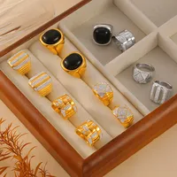 Exquisiter, mit tschechischen Diamanten besetzter, breiter Statement-Ring, Titan-Edelstahl-Modeschmuckring, erhältlich in den Größen 6/7/8.