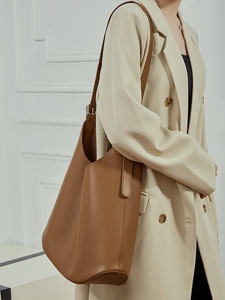 Bolsos de mano de cuero genuino para mujer, elegantes y de diseño, de gran capacidad, bolso de hombro informal para uso diario. - Product Image 3