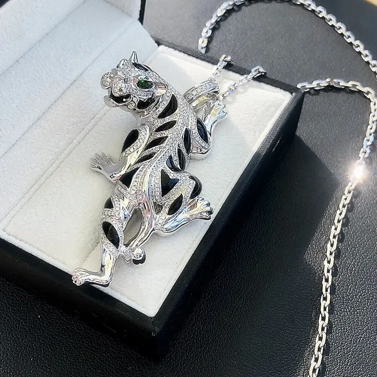 사용자 정의 로고 18K 750 화이트 골드 천연 진짜 다이아몬드 표범 펜던트