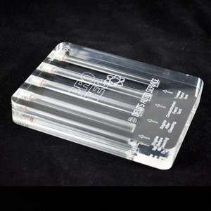 Support de comparaison d'huile moteur en acrylique transparent moderne avec quatre emplacements pour présenter les types d'huile moteur - Product Image 2