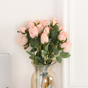Ramo de Rosas Artificiales de 7 Cabezas con Bordes Quemados, Flores de Seda de Alta Simulación, Estilo Clásico para Decoración del Hogar y Bodas - Product Image 3