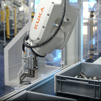 Robot KUKA KR 4 R600-3 à 6 axes avec moteur de boîte de vitesses PLC, système de vision 3D, tri aléatoire haute vitesse pour les anneaux, temps de cycle 1,9 s/pièce