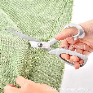 กรรไกรสแตนเลสหยางเจียง 8 9 10 นิ้ว สีขาวอมเทา รูปตัววี สำหรับใช้ในบ้าน ตัดเย็บเสื้อผ้า สำนักงาน - Product Image 1