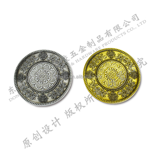Espejo Cosmético Portátil Vintage Dorado con Diseño de Patrón Europeo Hueco, Espejo de Bolsillo para Maquillaje - Product Image 2
