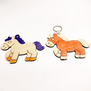 Bracelets promotionnels pour la fête des enfants, porte-clés en bois et ébauches en contreplaqué Pomy - Product Image 1