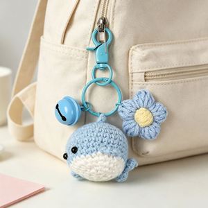 Llavero Colgante de Flor Tejida a Mano con Gancho y Campana, Diseño de Ballena de Dibujos Animados, Lindo, para Regalo de Niña - Product Image 2