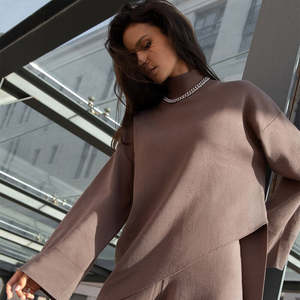 Set Due Pezzi da <span class=keywords><strong>Donna</strong></span> con Maglione Lungo Asimmetrico a Collo Alto e Pantaloni a Gamba <span class=keywords><strong>Larga</strong></span>, Motivo Personalizzato per l'Inverno - Product Image 4