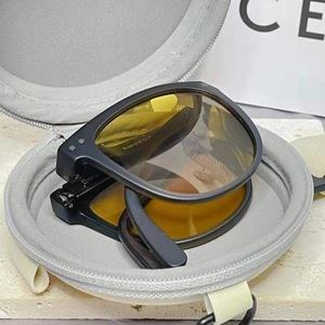 Gafas de sol cuadradas plegables con montura completa UV400, unisex, protección solar, estuche incluido - Product Image 3