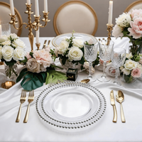 Assiettes de présentation en verre transparent de 13 pouces en forme de pétale avec bordure dorée ou argentée pour la décoration de tables de mariage, banquets et fêtes - Vente en gros