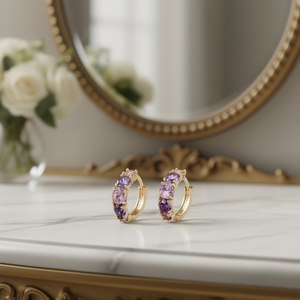 Pendientes Roeia Roma Huggie de Oro Blanco con Amatista en Engaste de Garra, Joyería Clásica de Moda para Mujer - Product Image 2