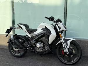 Motocicleta Deportiva Urbana <span class=keywords><strong>Benelli</strong></span> <span class=keywords><strong>TNT</strong></span> <span class=keywords><strong>150</strong></span> 150cc EFI con Medidor Digital LED y Tanque de Combustible de 10L - Product Image 3