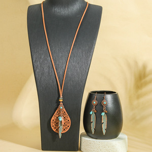 Parure Bohème Feuille en Alliage Plaqué Bronze Antique Collier et Boucles d'Oreilles pour Femme – Idéale pour Soirées et Tendances - Product Image 2