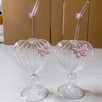 Verre à vin en forme de cœur de 200 ml, fabriqué à la main en verre borosilicate de haute qualité, couleur et logo personnalisables, passe au lave-vaisselle, verres uniques