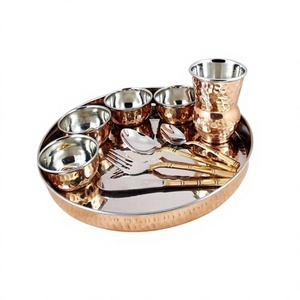 Ensemble de thali en acier inoxydable et cuivre au design attrayant, de qualité supérieure, pour servir les aliments. - Product Image 1