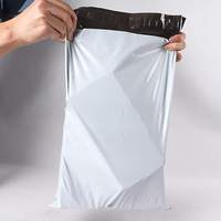 Emballage personnalisé biodégradable blanc noir poly enveloppe d'expédition en plastique poly sac postal pour les vêtements poste
