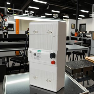 Disjoncteur <span class=keywords><strong>triphasé</strong></span> blanc JUNW PG 3P+N 4KV 50HZ, disjoncteur à boîtier moulé MCCB - Product Image 3