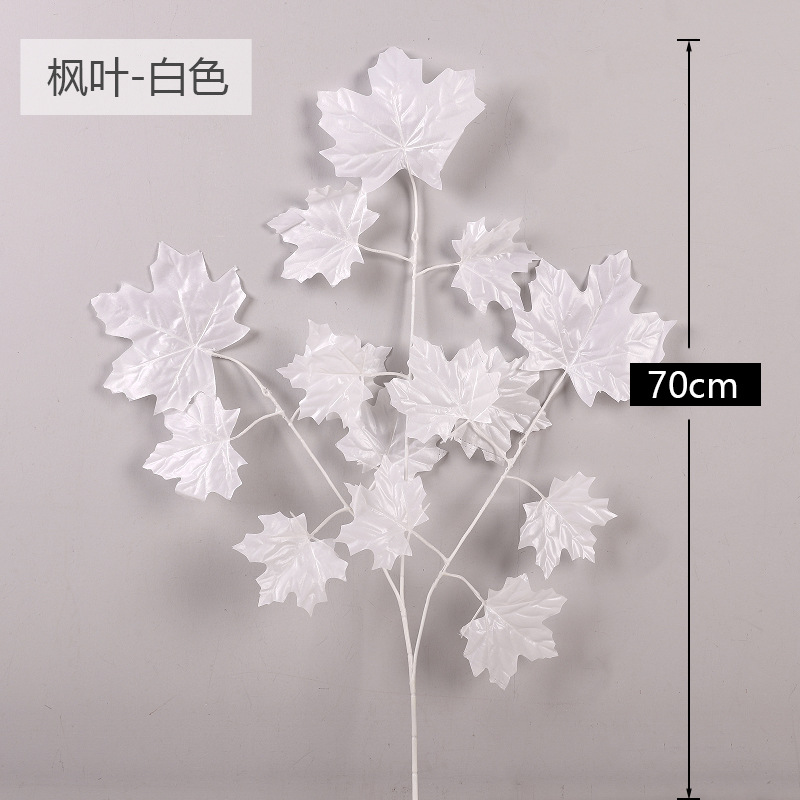 Feuilles d'érable [blanches]