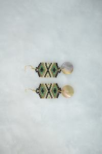 أقراط نسائية بتصميم جديد لعام 2026، أقراط معلقة كلاسيكية بطراز عرقي قديم، مصنوعة يدويًا من الخرز الميوكي مع قلادة صدفية - Product Image 5