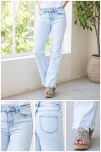 Jean en denim pour femme, taille mi-haute, coupe skinny droite, délavé clair, bleu glace, avec ourlet effiloché subtilment évasé, longueur pleine, pour l'été, style décontracté et quotidien - Product Image 3
