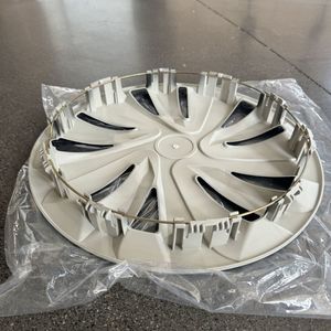 Fabricant en gros de capuchons de roue universels pour voitures de <span class=keywords><strong>14</strong></span>, 15 et 16 <span class=keywords><strong>pouces</strong></span>, remplacement des capuchons de roue R15, lot de 4, rouge, noir, argent - Product Image 4