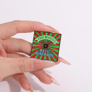 定制品牌翻领别针，带软珐琅定制标志胶印和丝网印刷最低订单黄铜金属徽章奖章 - Product Image 5