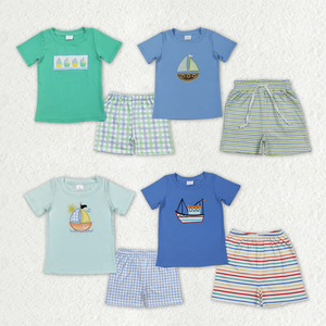 ชุดเสื้อผ้าเด็กผู้ชายแขนสั้นปักลายเรือพร้อมกางเกงขาสั้นลายตาราง - Product Image 1