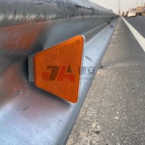 Sterk Reflecterende Pvc/D Kunststof Snelweg Vangrail Delineators Rijbaan Producten Voor Beter Zicht En Veiligheid - Product Image 3