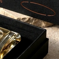 Boîte à parfum rigide noire de luxe sur mesure, deux pièces, avec couvercle amovible, présentation horizontale de la bouteille, pour emballage de parfum personnalisé