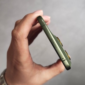 Teléfono Inteligente Motorola Moto Edge 70 X70 Air 5G, ROM Global, Pantalla OLED Curva de 6.7'' y 120Hz, Snapdragon 7 Gen 4, 4800mAh - Product Image 5