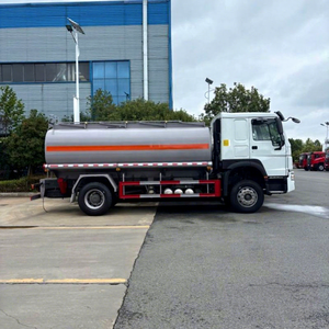 Camión Cisterna Sinotruck HOWO de 10000L/10CBM/2500 Galones para Transporte de Combustible Diésel - Product Image 3
