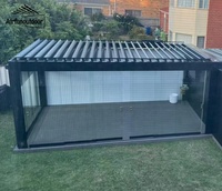 Pergola extérieure contemporaine Airfun en aluminium, système de toit intelligent imperméable, lames orientables à distance, terrasse écologique en MDF