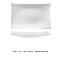 Assiette rectangulaire ondulée 330,5 × 19 cm en porcelaine fine M1934