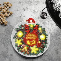 Vorrätige Umweltfreundliche Weihnachtskranz-Dekorationen Batteriebetriebene Blaue Lichter Beschichtetes Papier EVA-Material Neujahrsgeschenk-Ornamente