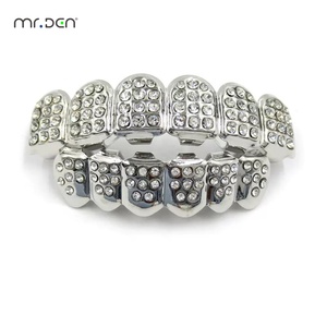 Mr.Den Iced Out Grillz ชุดฟันปลอมรูปหัวใจประดับเพชร สไตล์จัด<span class=keywords><strong>ฟัน</strong></span> แบบถอดได้ เครื่องประดับฟันฮิปฮอป - Product Image 3