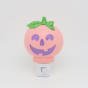 Lanterne LED Jack O'Lantern rose pour Halloween, lampe de nuit en plastique en forme de citrouille à brancher sur prise murale, décoration de maison pour les fêtes, vente en gros, personnalisable, cadeau - Product Image 5