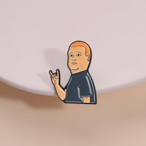 Broche de solapa de aleación de zinc con diseño de ángel y cruz, estilo divertido de programa de televisión de dibujos animados, con cita divertida y gesto de te amo, venta al por mayor - Product Image 3