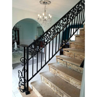 Escalier en fer forgé de style européen moderne à motifs artistiques avec rampes en acier inoxydable pour villas, installation supérieure, résistant à l'eau